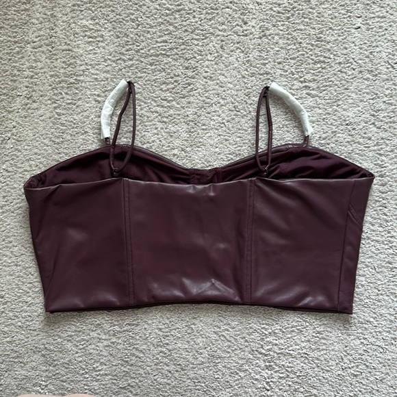 Express faux leather crop top - Picture 2 of 5